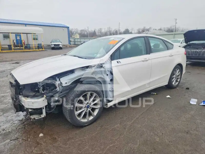 2017 Ford FUSION фото