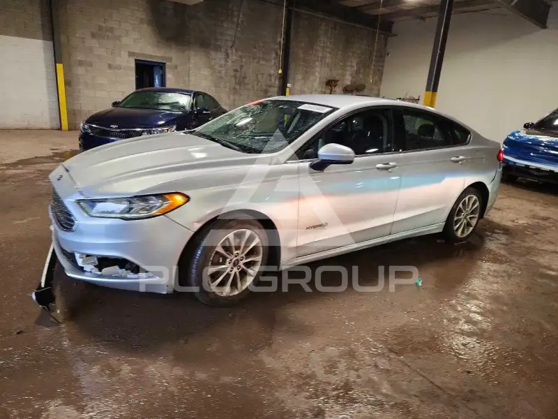 2017 Ford FUSION фото