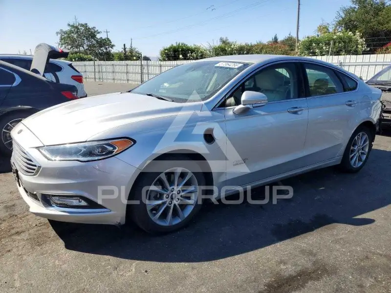 2017 Ford FUSION фото