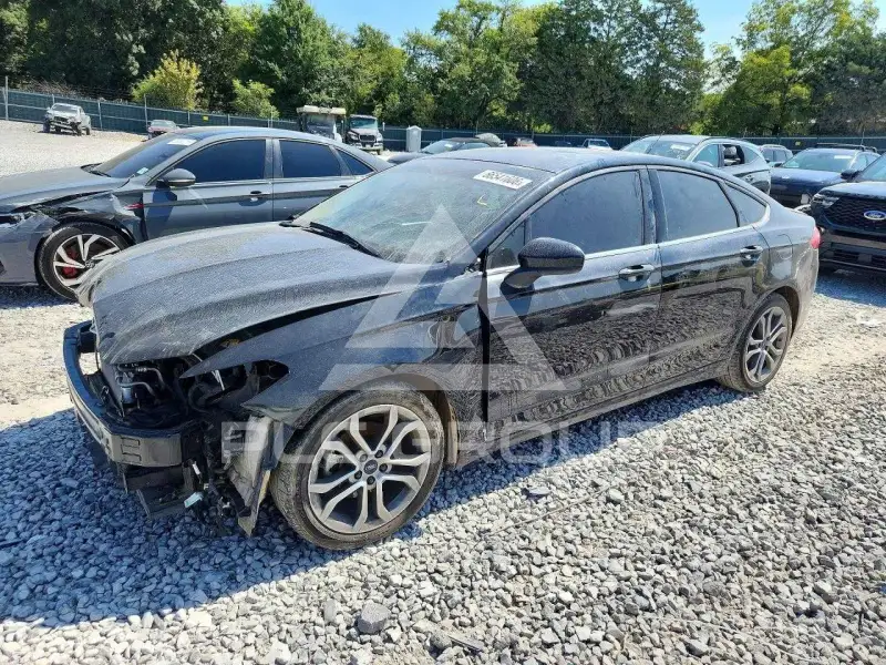 2017 Ford FUSION фото
