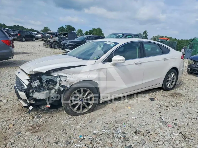 2017 Ford FUSION фото