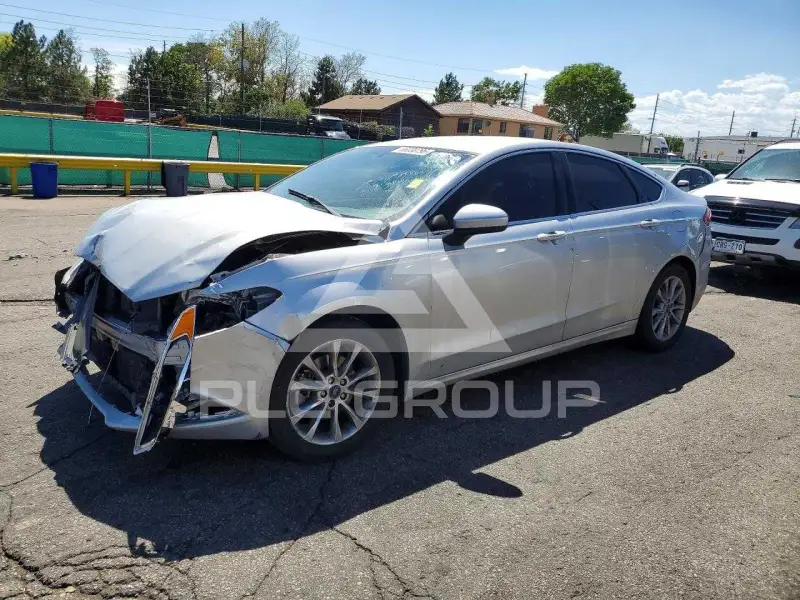 2017 Ford FUSION фото