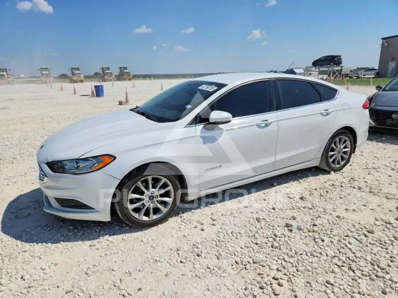 2017 Ford FUSION фото