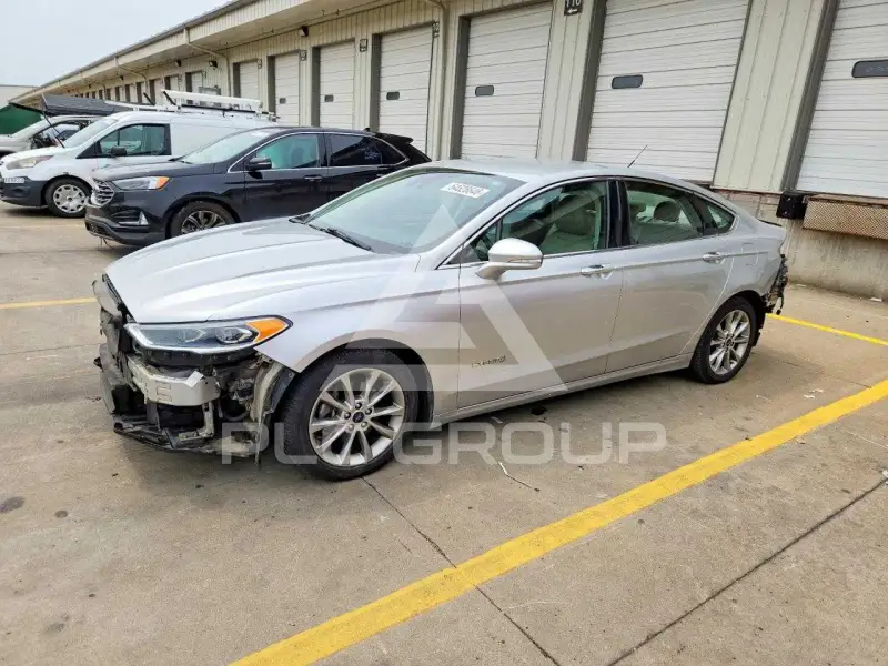 2017 Ford FUSION photo