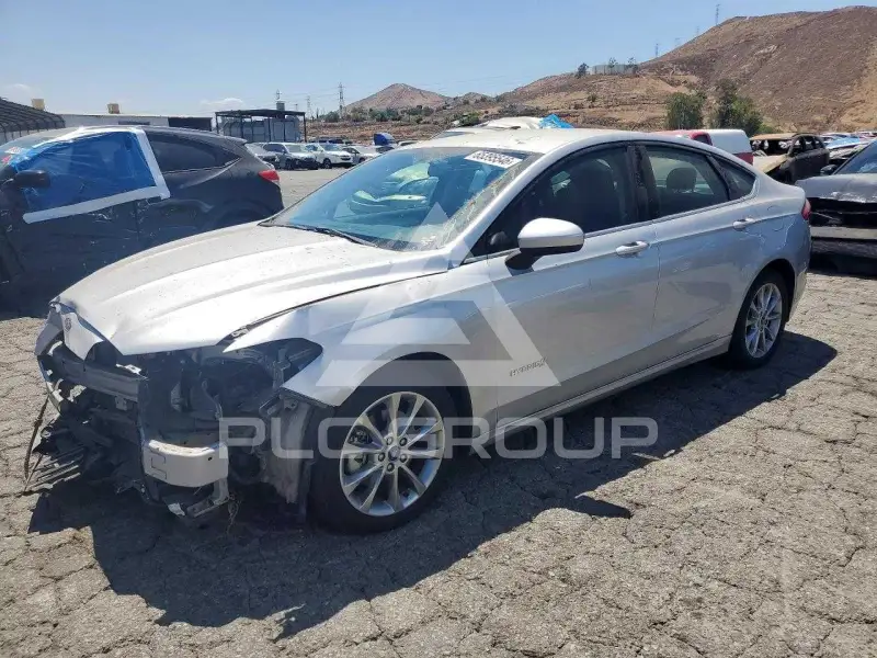 2017 Ford FUSION фото