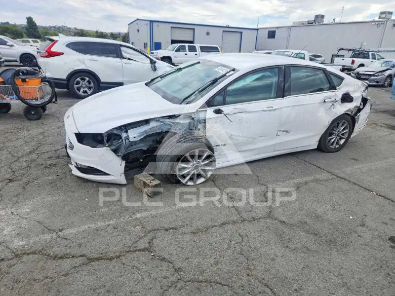 2017 Ford FUSION фото