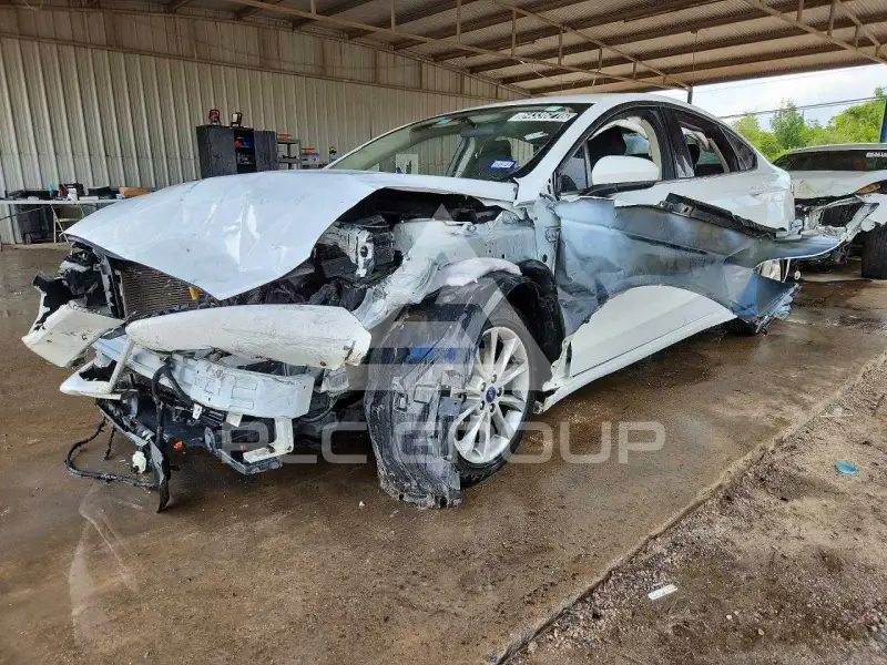 2017 Ford FUSION фото