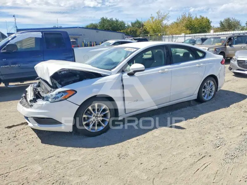 2017 Ford FUSION фото