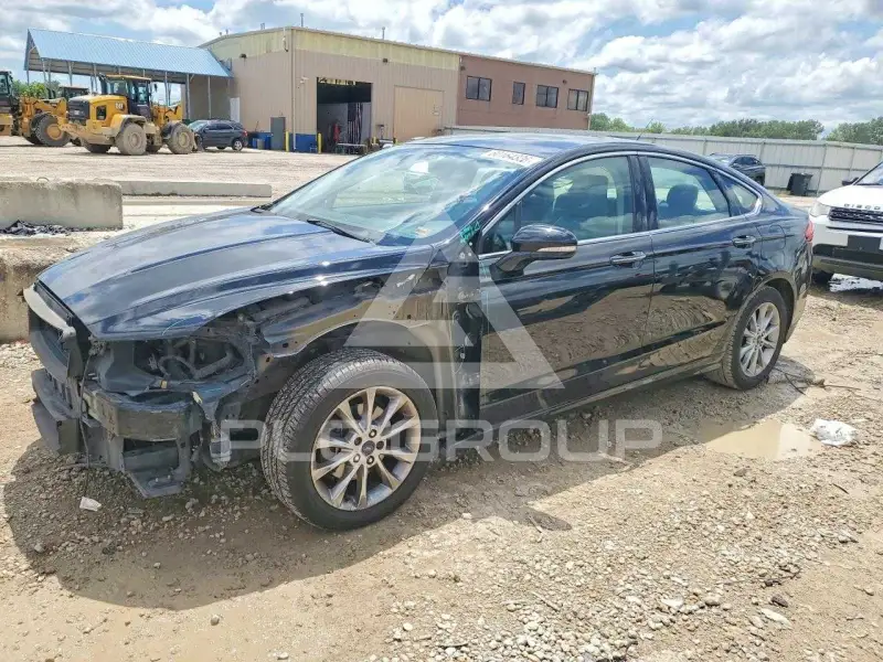 2017 Ford FUSION photo