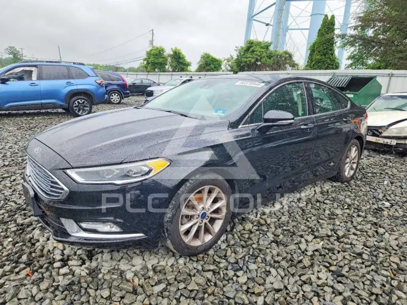 2017 Ford FUSION фото