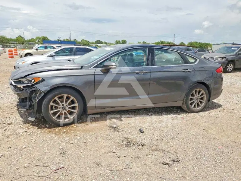2017 Ford FUSION photo