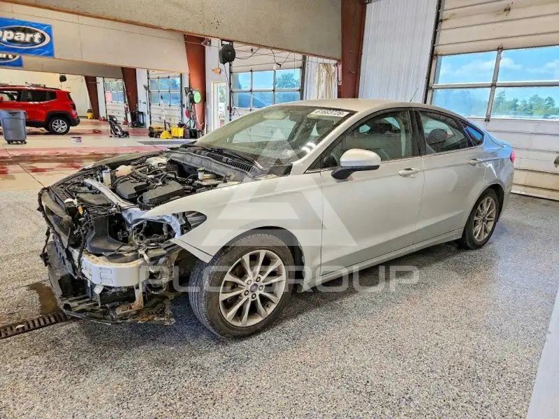 2017 Ford FUSION photo