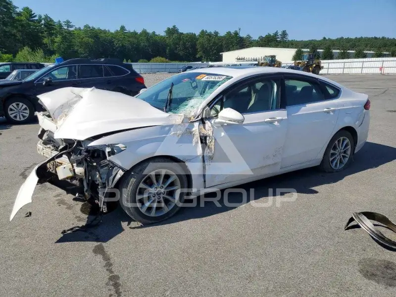 2017 Ford FUSION photo