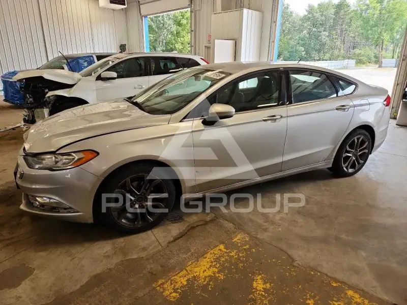2017 Ford FUSION фото