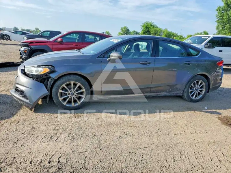 2017 Ford FUSION photo