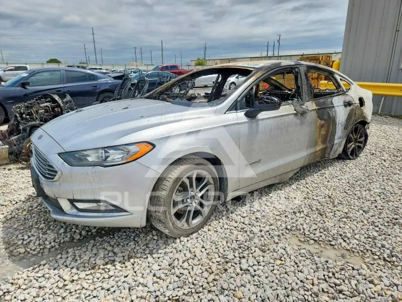2017 Ford FUSION фото