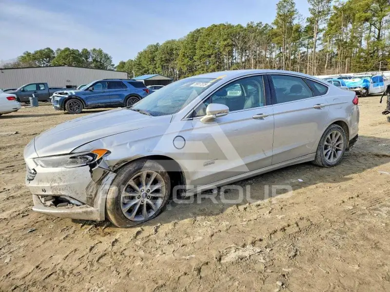 2017 Ford FUSION photo