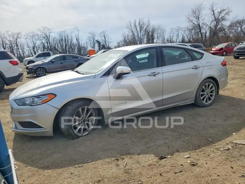 2017 Ford FUSION фото