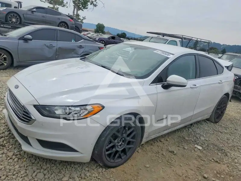 2017 Ford FUSION фото