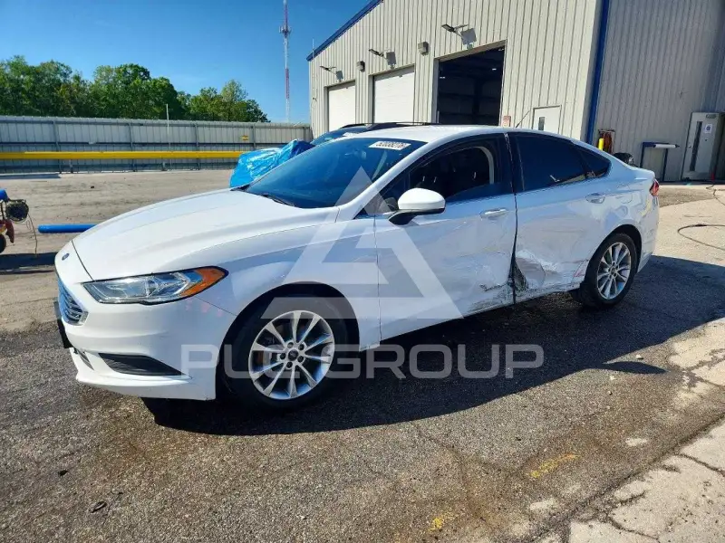 2017 Ford FUSION фото