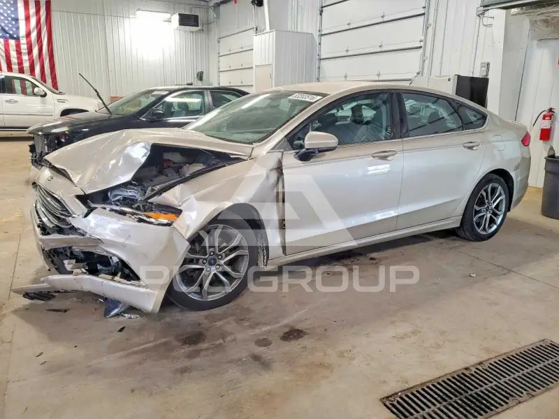 2017 Ford FUSION фото