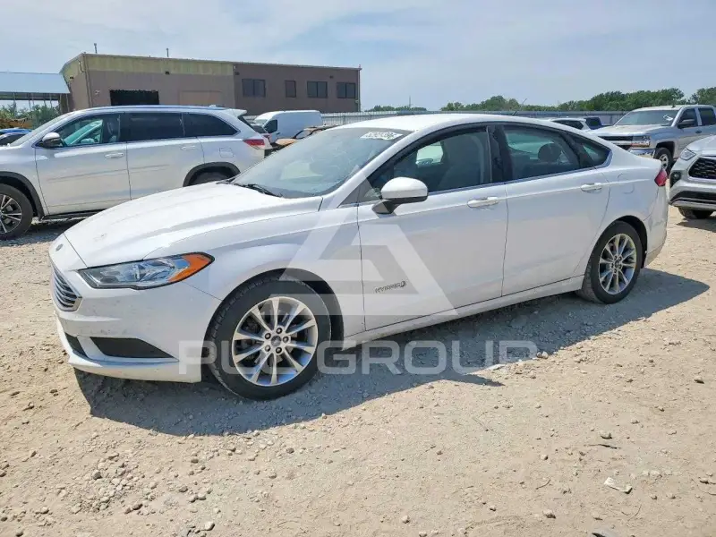 2017 Ford FUSION photo
