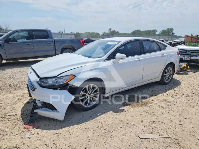 2017 Ford FUSION фото