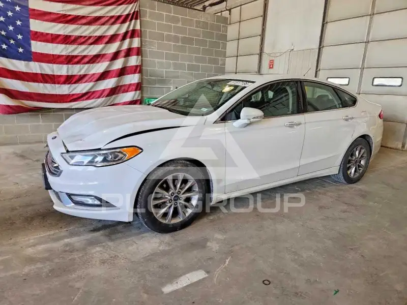2017 Ford FUSION фото