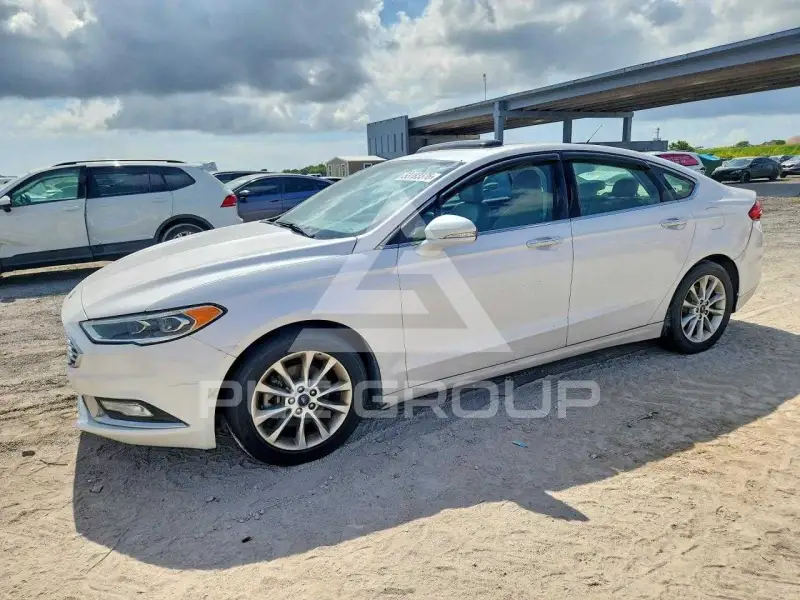2017 Ford FUSION photo