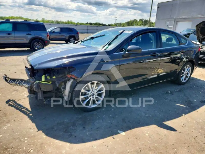 2017 Ford FUSION фото