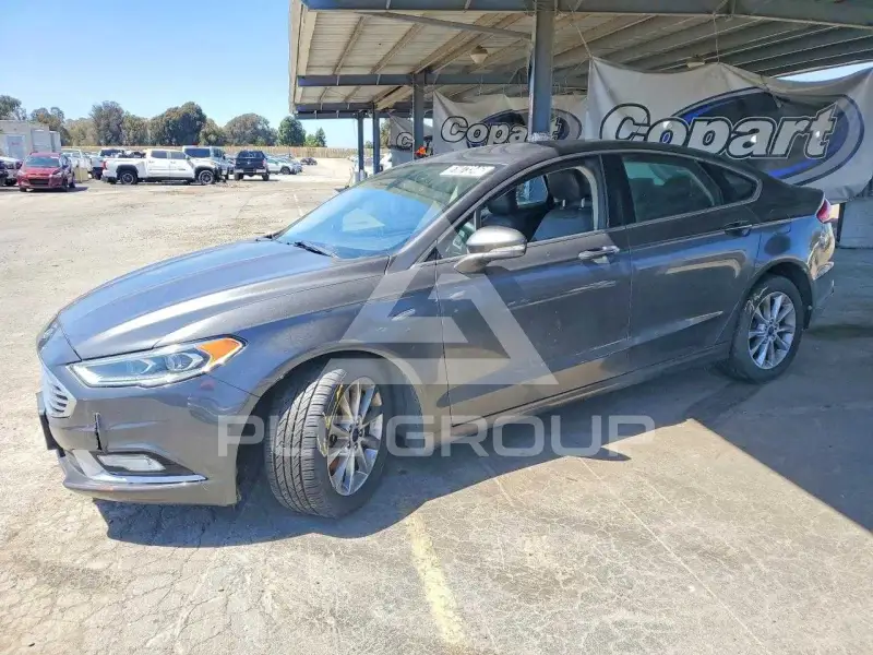 2017 Ford FUSION фото