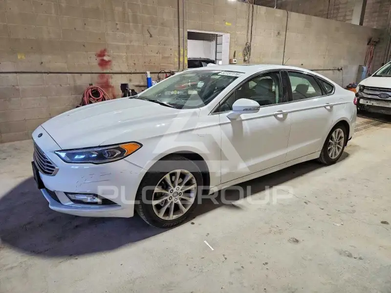 2017 Ford FUSION фото
