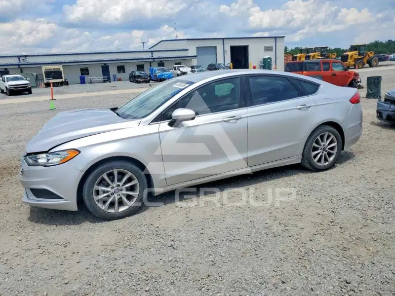 2017 Ford FUSION фото