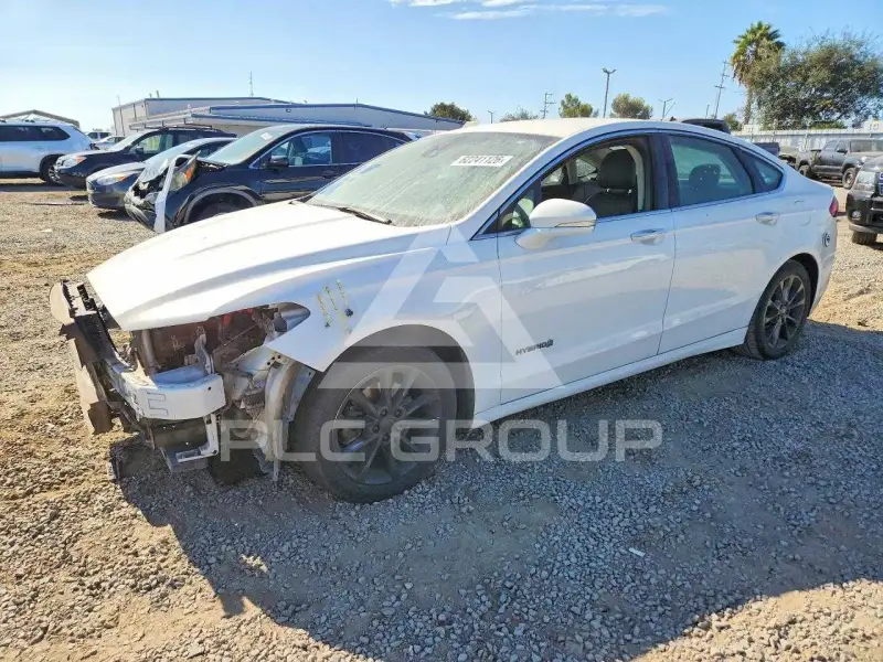 2017 Ford FUSION фото