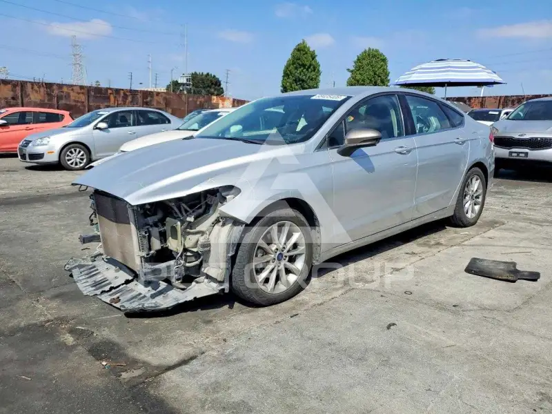 2017 Ford FUSION фото