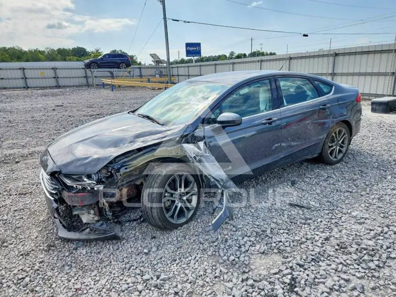 2017 Ford FUSION фото