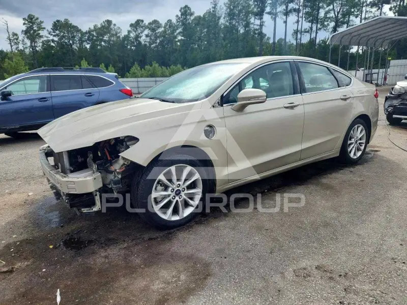2017 Ford FUSION фото