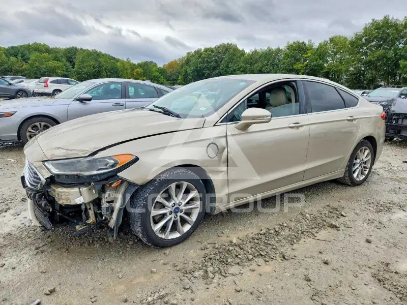 2017 Ford FUSION фото