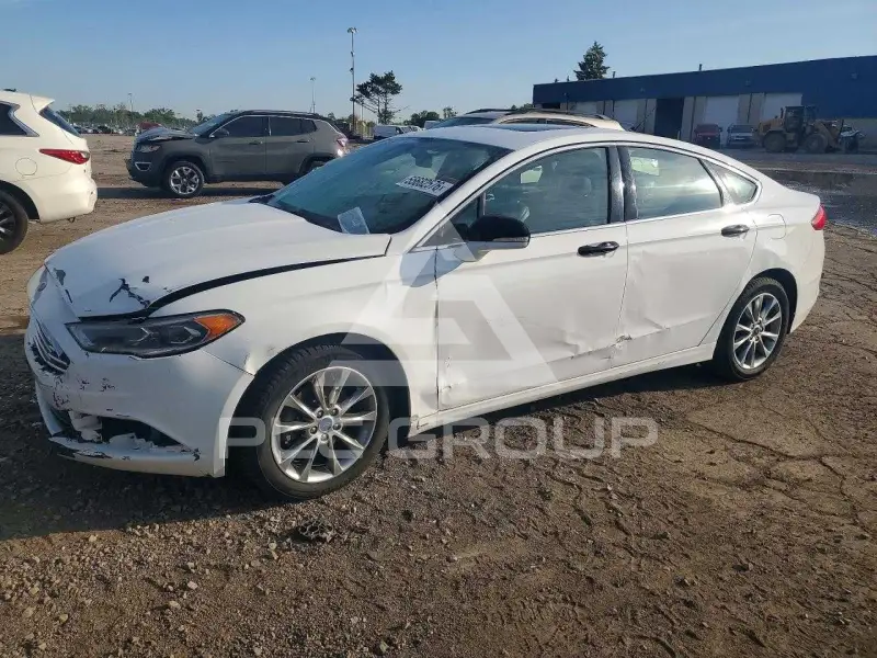 2017 Ford FUSION фото