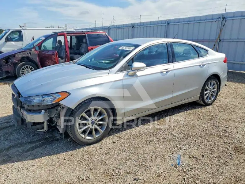 2017 Ford FUSION фото