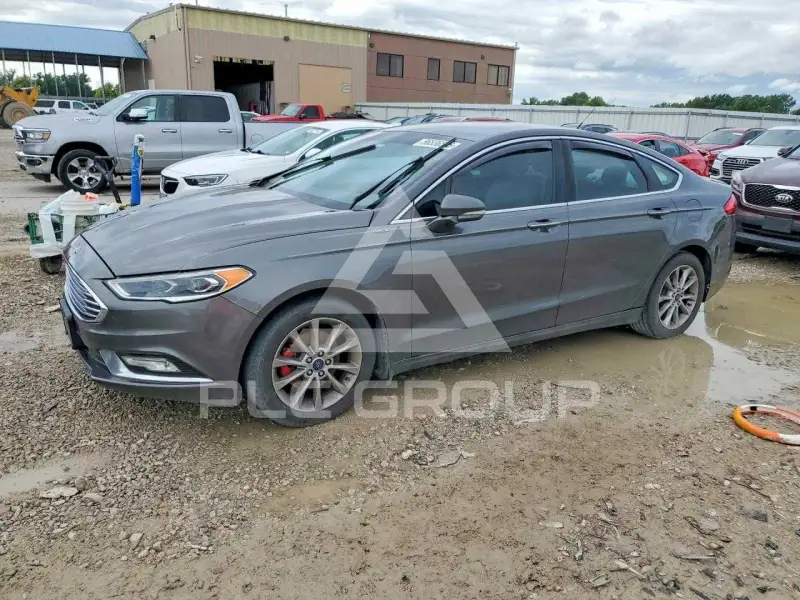 2017 Ford FUSION фото