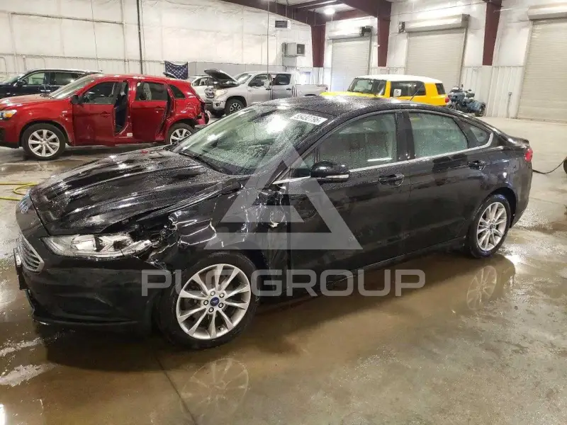 2017 Ford FUSION фото
