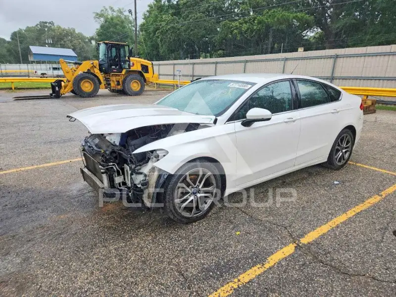 2017 Ford FUSION фото