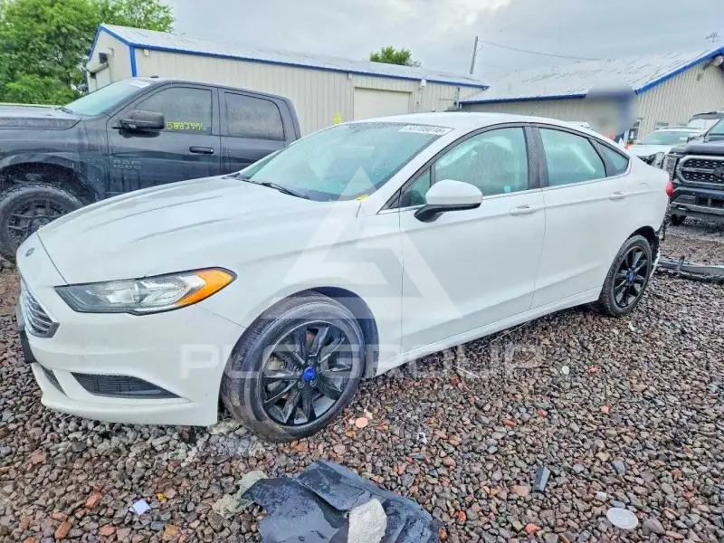2017 Ford FUSION фото