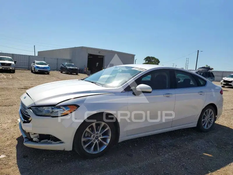 2017 Ford FUSION фото