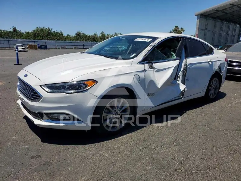 2017 Ford FUSION фото