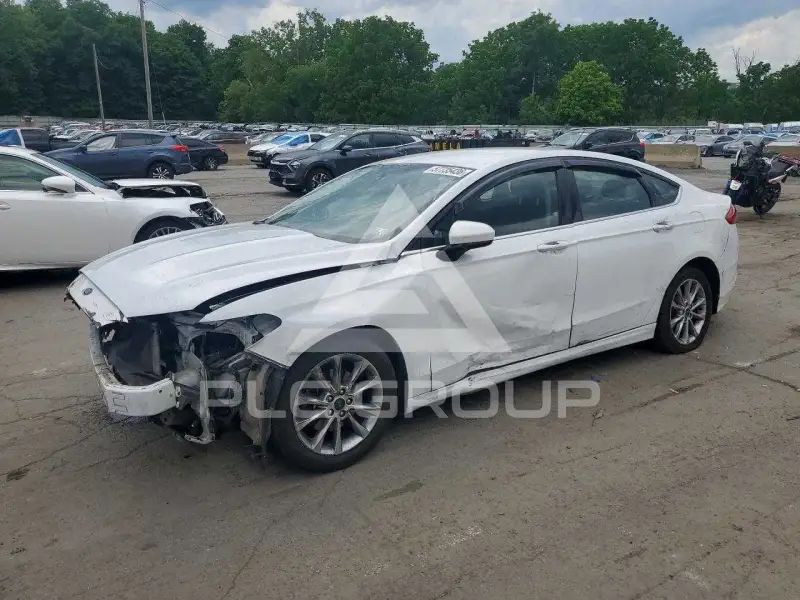 2017 Ford FUSION фото