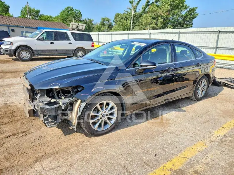 2017 Ford FUSION фото