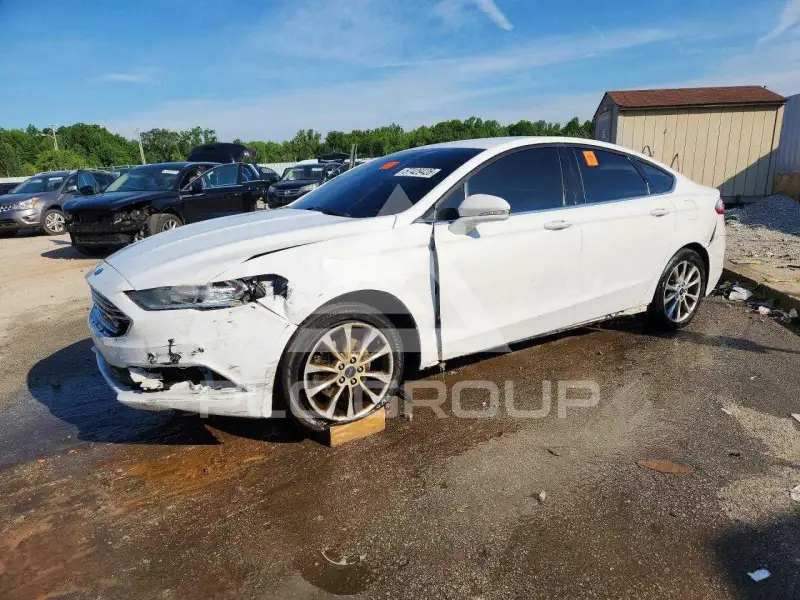 2017 Ford FUSION фото