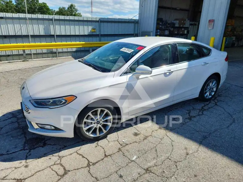 2017 Ford FUSION фото